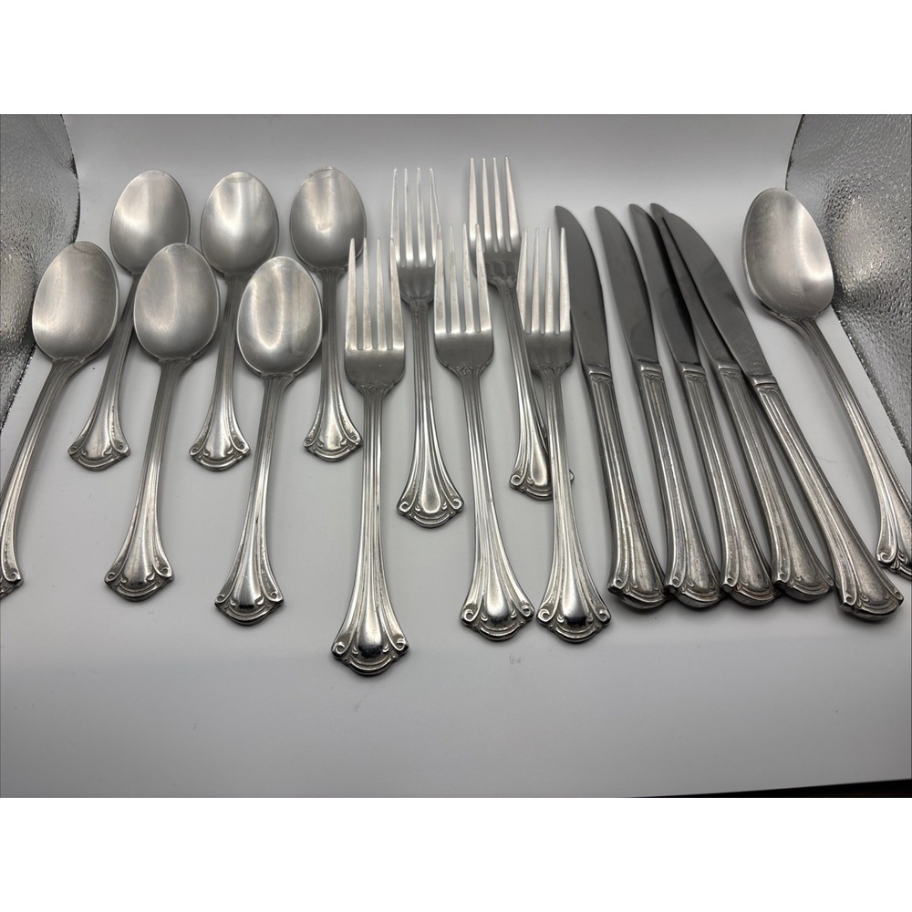 Wallace RESPLENDENCE Stainless 18/10 Flatware Serving Spoons Forks‎ Knives 17pc